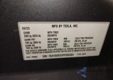2023 Tesla Model Y Awd/Long Range Dual Motor All-Wheel Drive z USA, uszkodzony, nr VIN 7SAYGDEE5PF895364